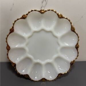 Elegant White and Gold Scalloped Plate